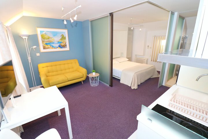 Room 12 of 49