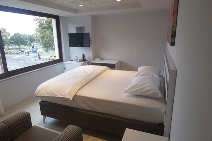 Room 6 of 19