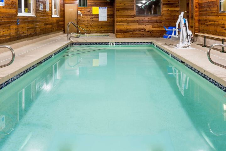 Pool Hotel