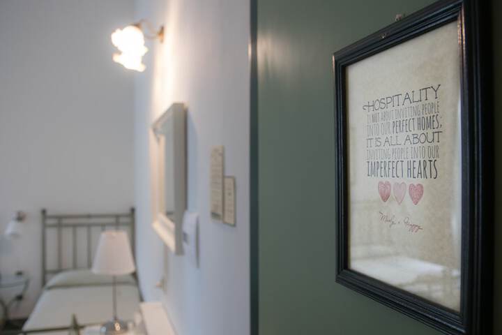 Room 4 of 33