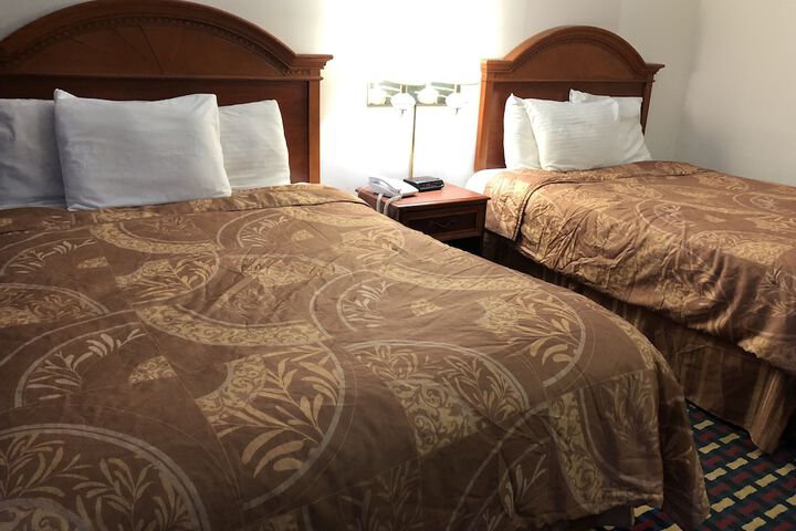 2 Double Beds (5 of 10)