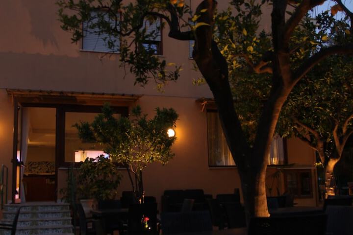Hotel Exterior 72 of 101