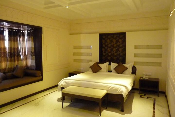 Room 8 of 73