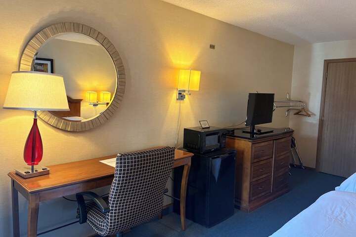 Room 3 of 8