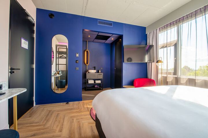 Room 16 of 44
