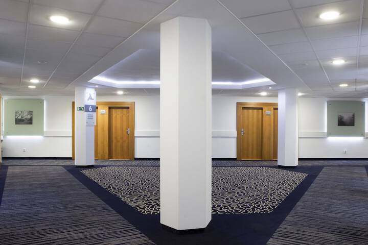Ballroom/Hall 67 of 94