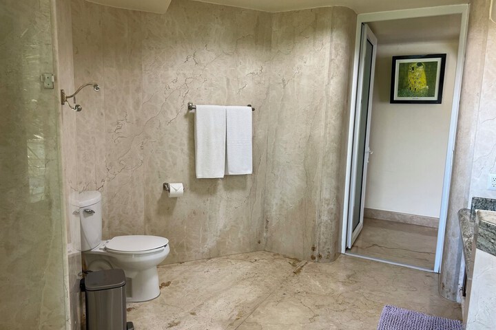 Room 165 of 336