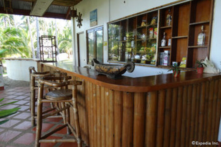 Lounge 42 of 63