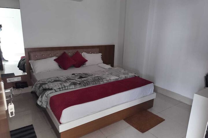 Room 6 of 32
