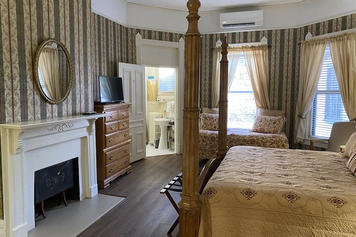 Room 17 of 48