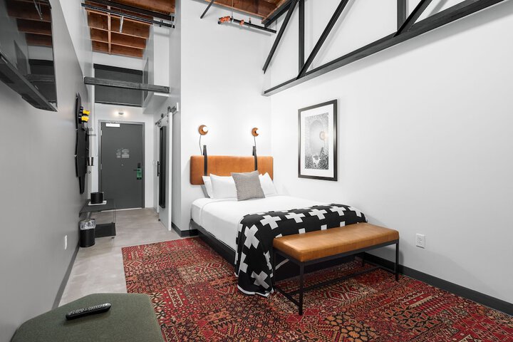 Room 25 of 58