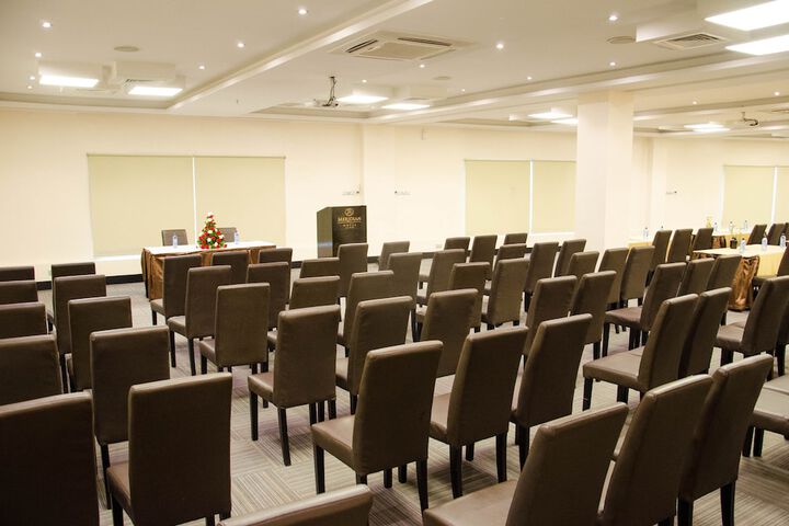 Ballroom/Hall 103 of 131