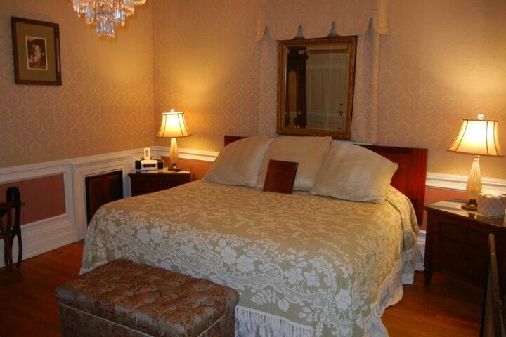 Room 10 of 35