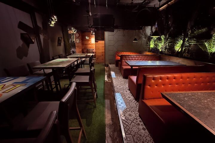 Lounge 40 of 62