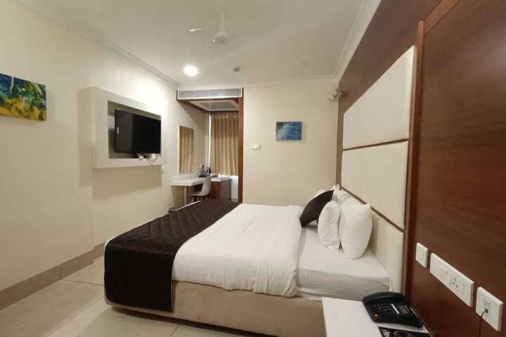 Room 8 of 14