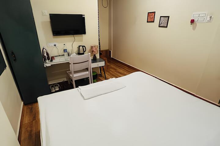 Room 2 of 19