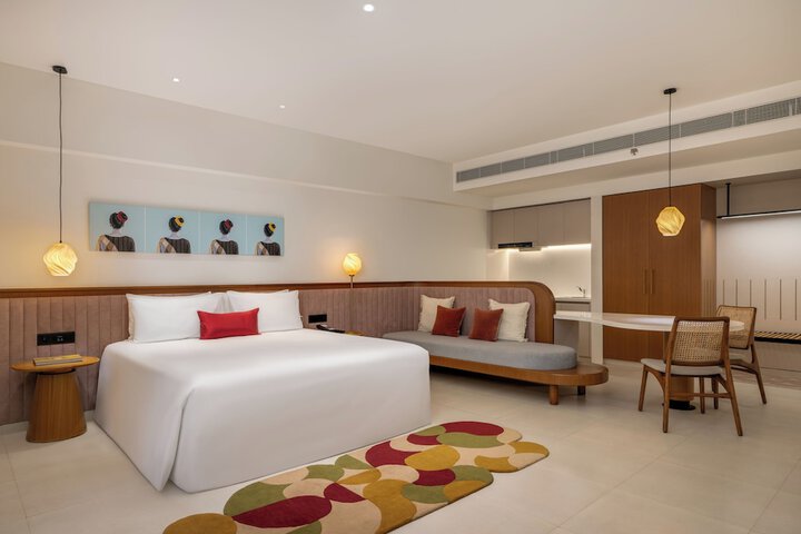 Room 9 of 42