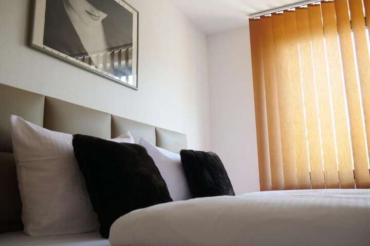 Room 8 of 42