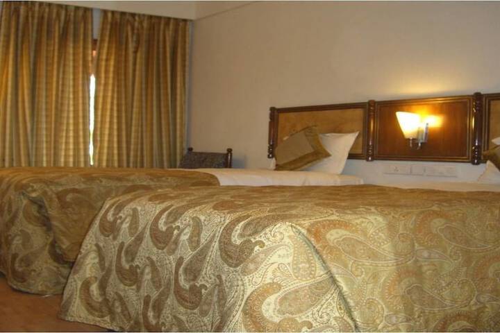 Room 6 of 32
