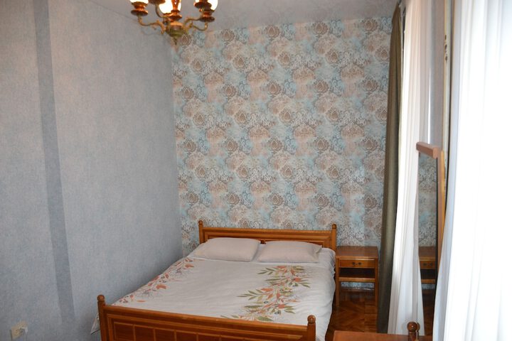 Room 11 of 28