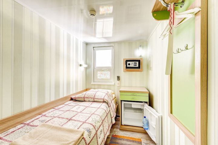 Room 10 of 39