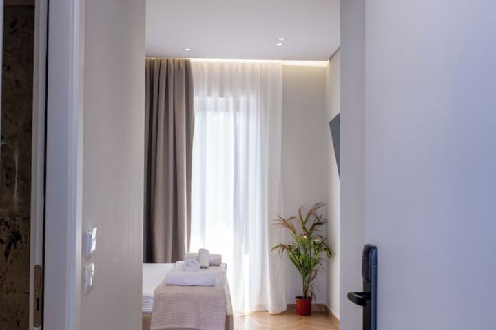 Room 3 of 65