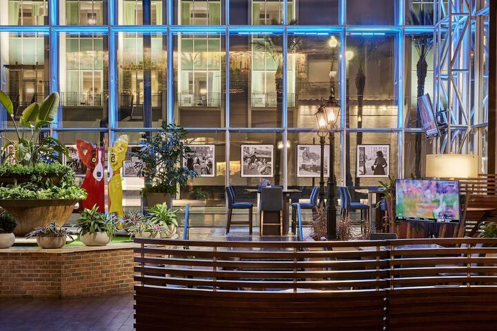 Lobby lounge