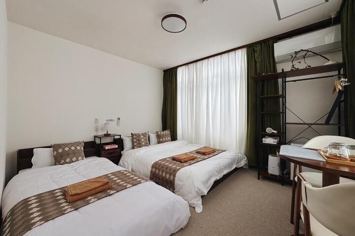 Room 12 of 40