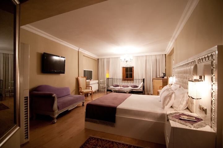 Room 32 of 49