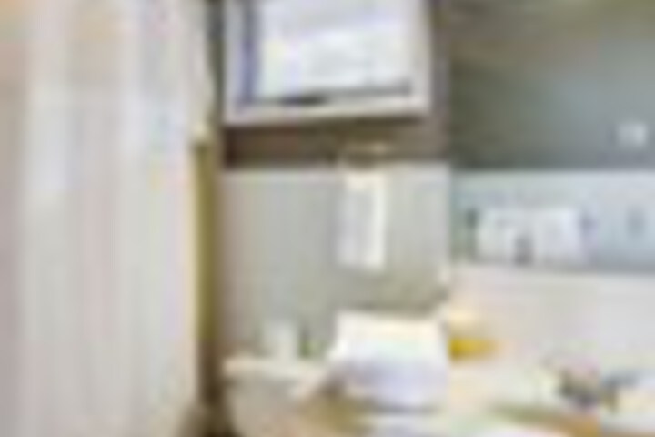 Room 152 of 243