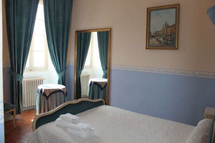 Room 16 of 40