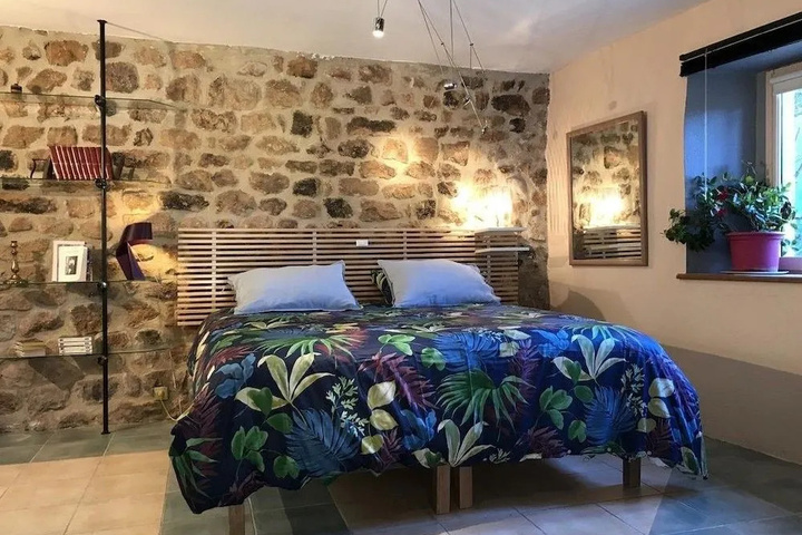 Room 2 of 19