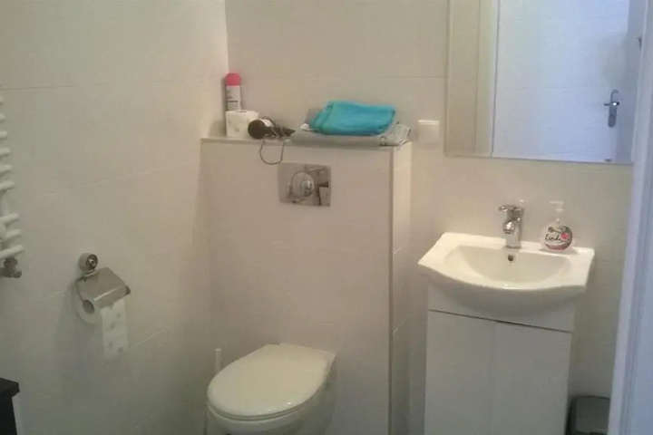 Room 8 of 17