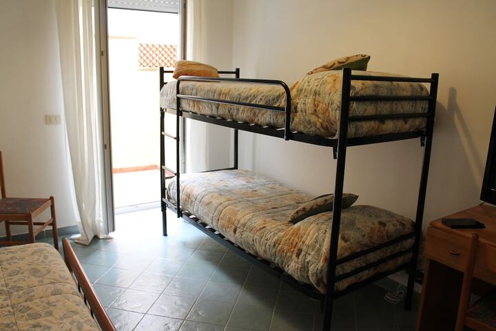 Room 10 of 32