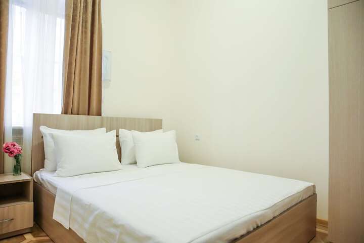 Room 5 of 17
