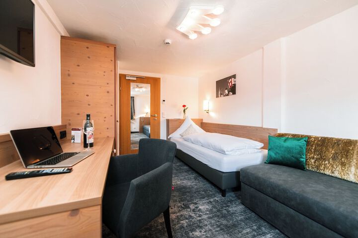 Room 10 of 78