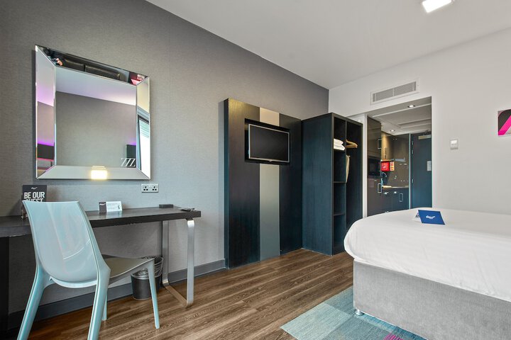 Room 12 of 20