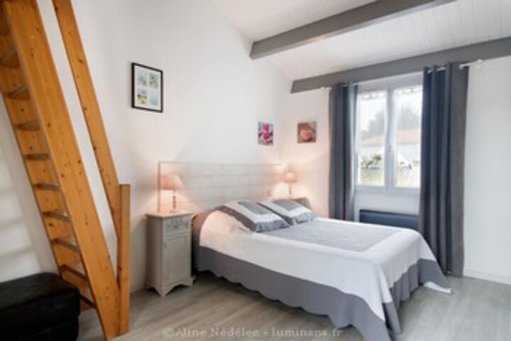 Room 4 of 33