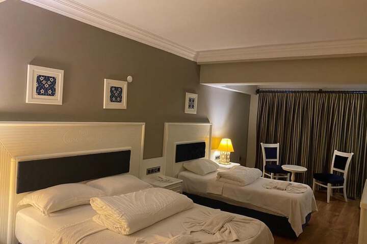 Room 8 of 65