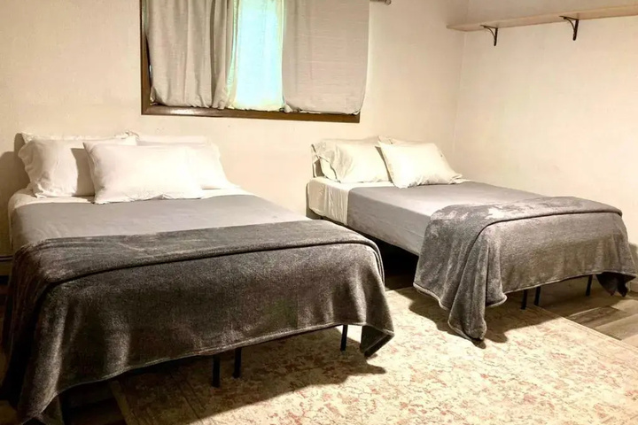 Room 3 of 10