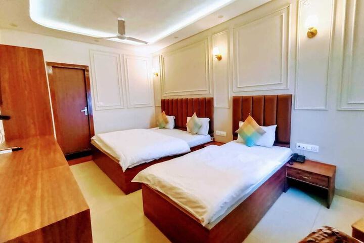 Room 21 of 32