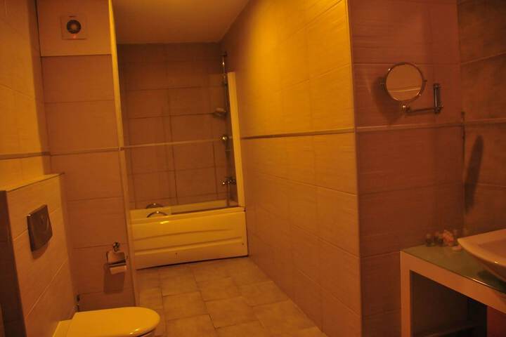Room 51 of 93