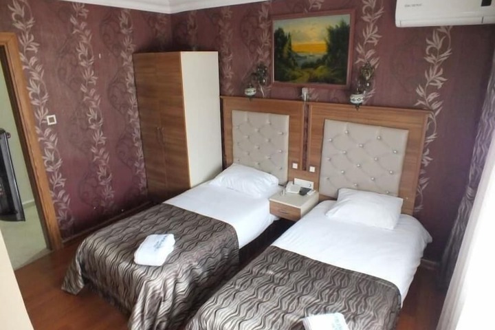 Room 10 of 37