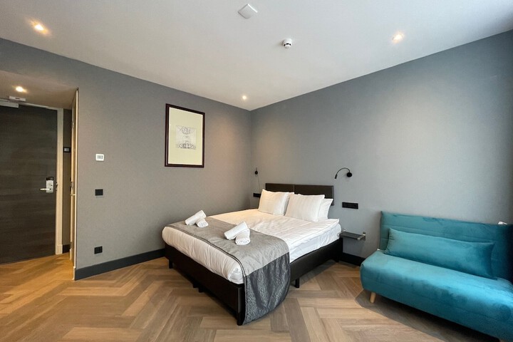 Room 18 of 52