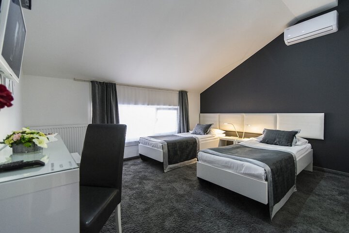 Room 16 of 60