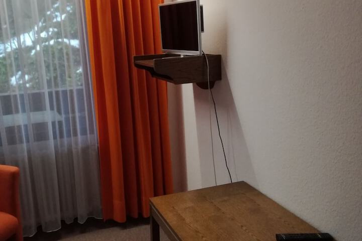 Room 4 of 62