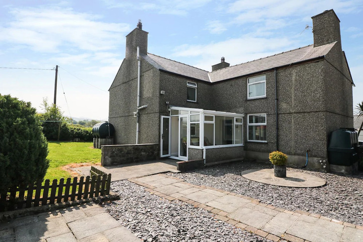 CEFN WERTHYD FARMHOUSE