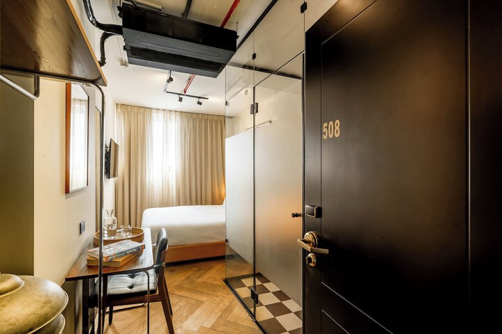 Room 16 of 21