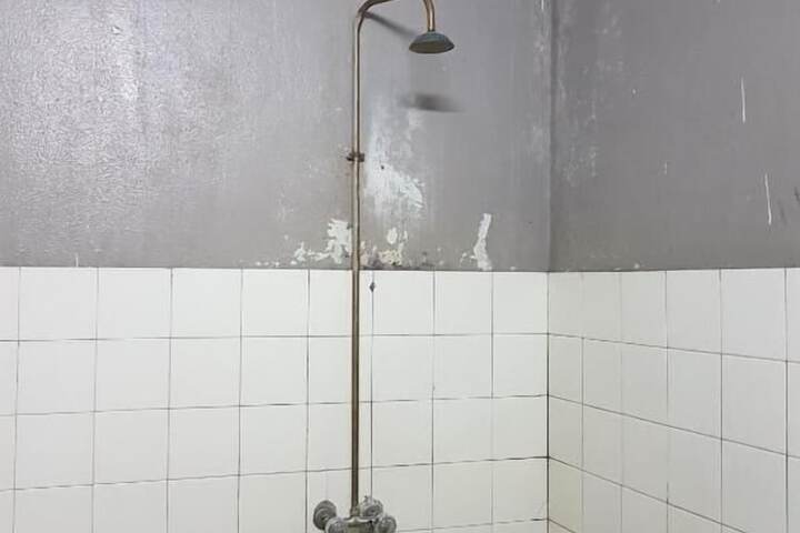 Room 15 of 23
