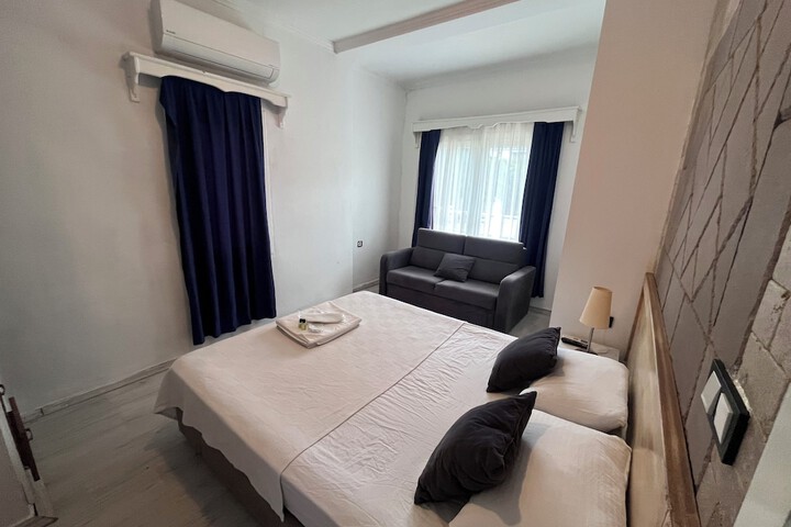 Room 14 of 22